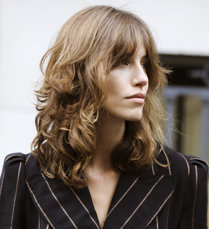 Hairstyle Inspiration Frisuren Mit Dunnem Pony Fur Alle Gesichtsformen L Oreal Professionnel